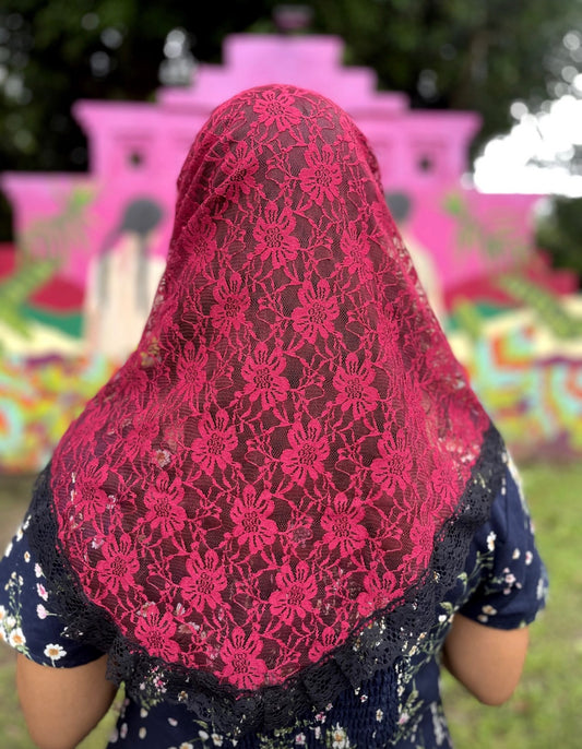 Velos Católicos Triangular con Encaje Vino