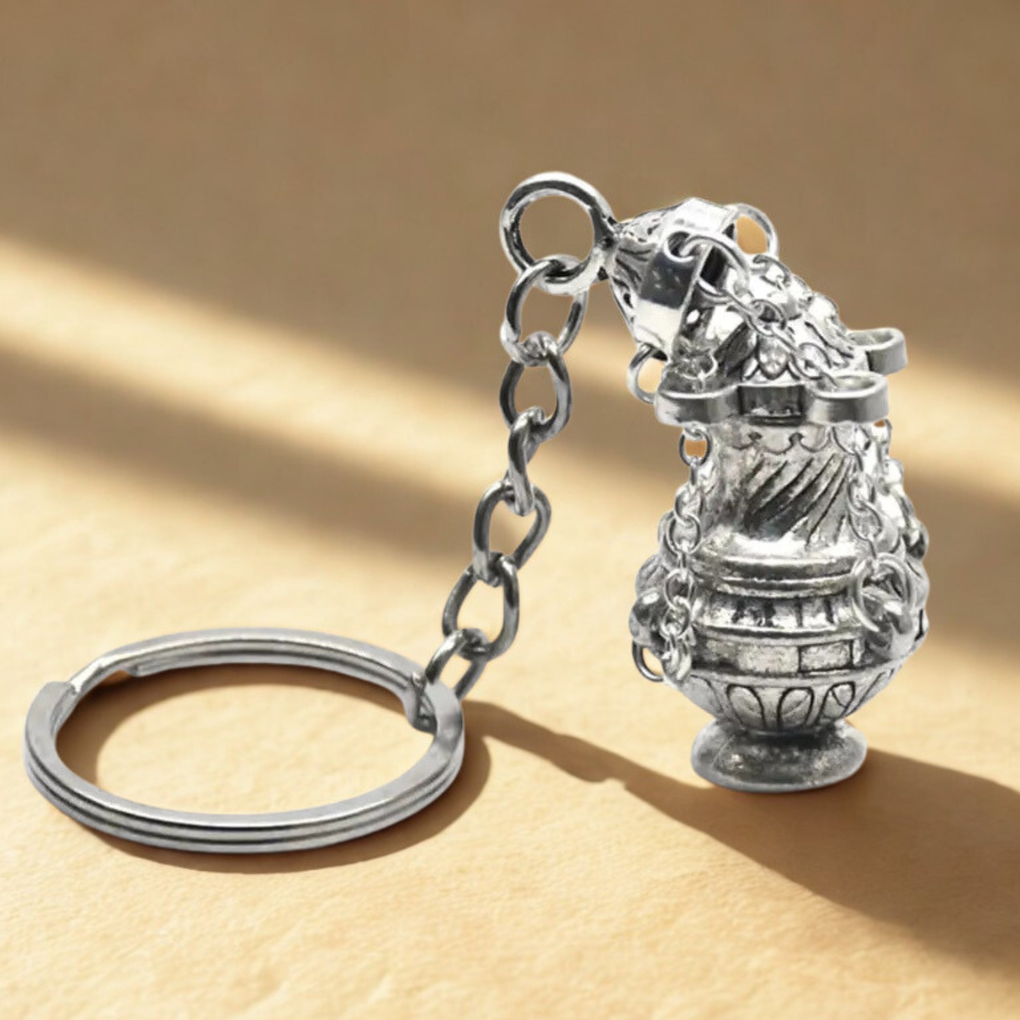 ✨ Llavero Incensario Católico