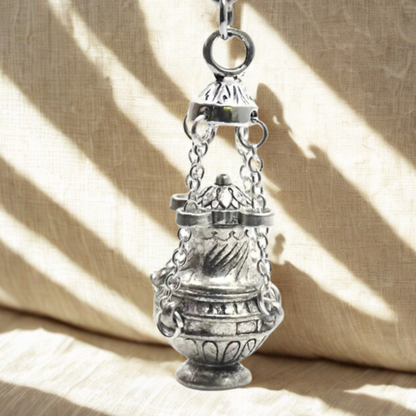 ✨ Llavero Incensario Católico